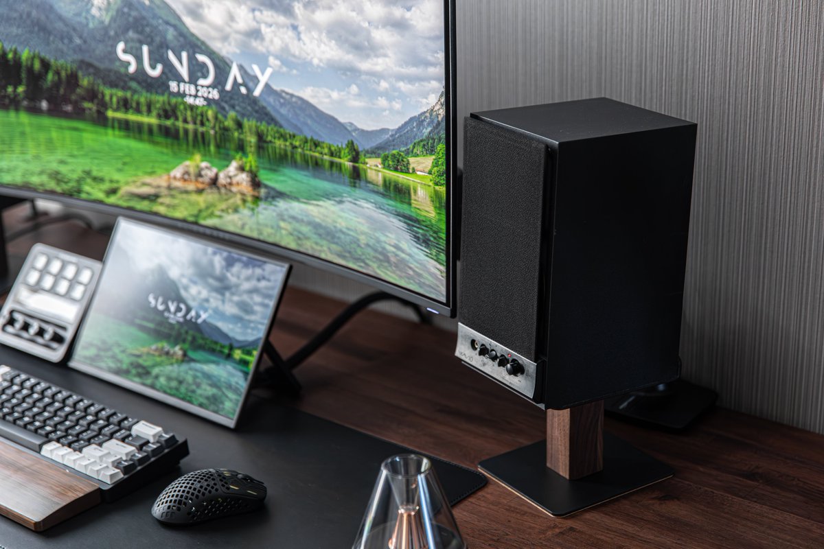 WORLD GADGETS スピーカースタンド】 ウォルナット×スチールの重厚感