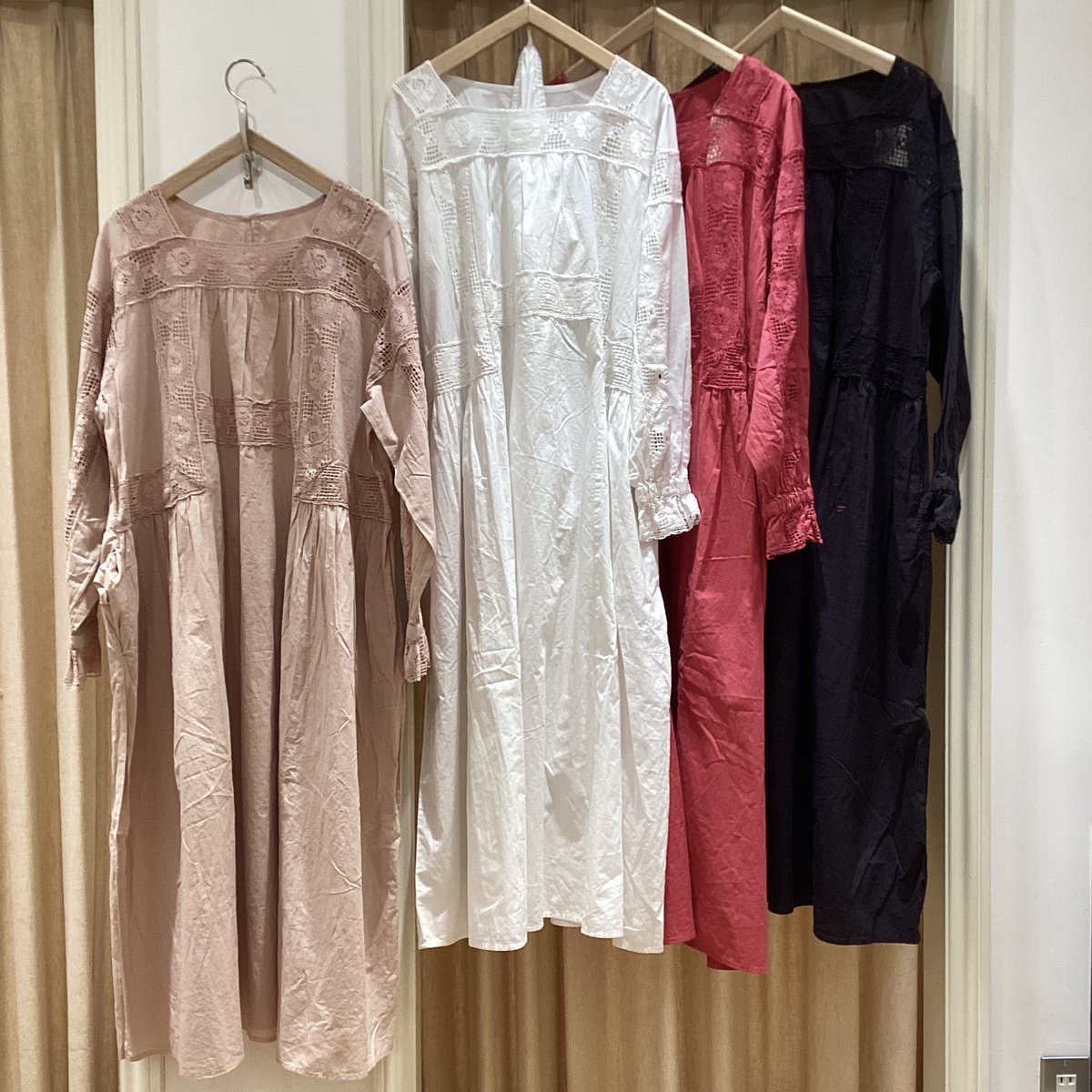 3F SM2】 SamansaMos2 ローズ刺繍ワンピース こんにちは！ 3F SM2です