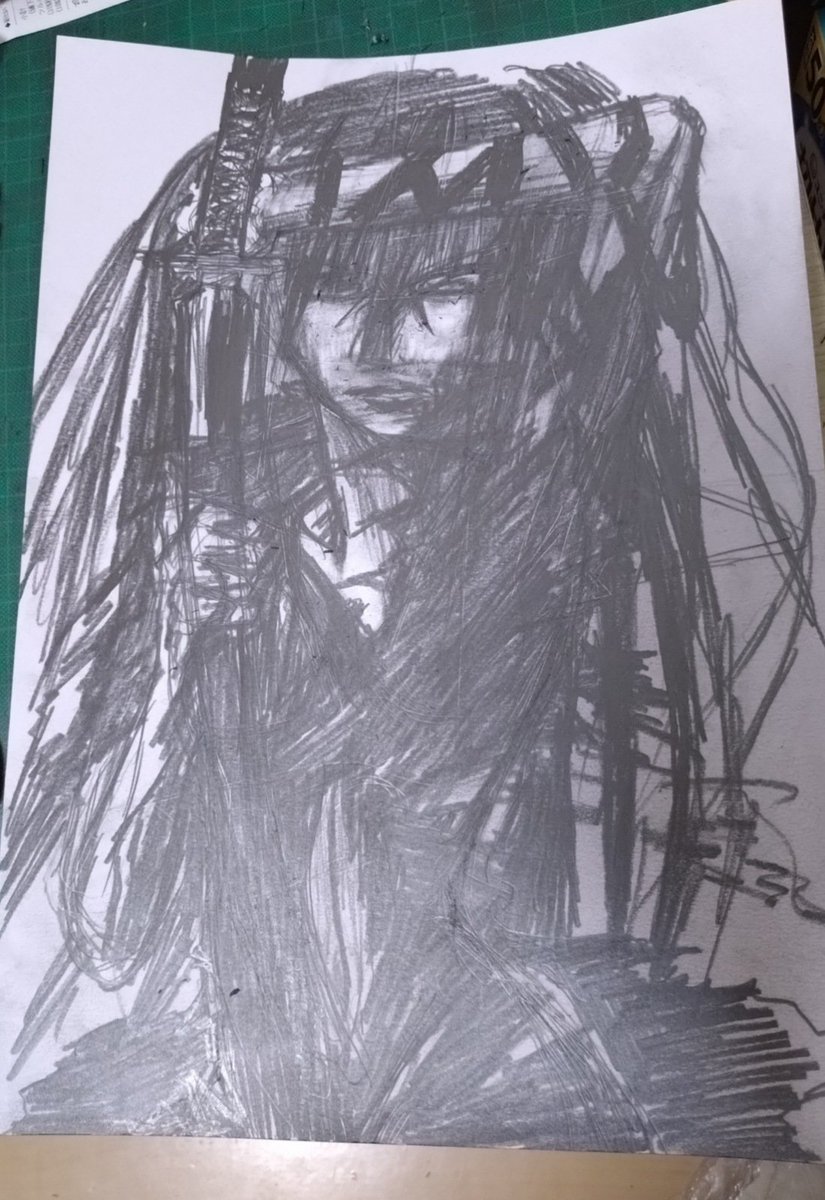 鉛筆画の最新作のご案内です!! つい昨日の晩。深夜に描いていました