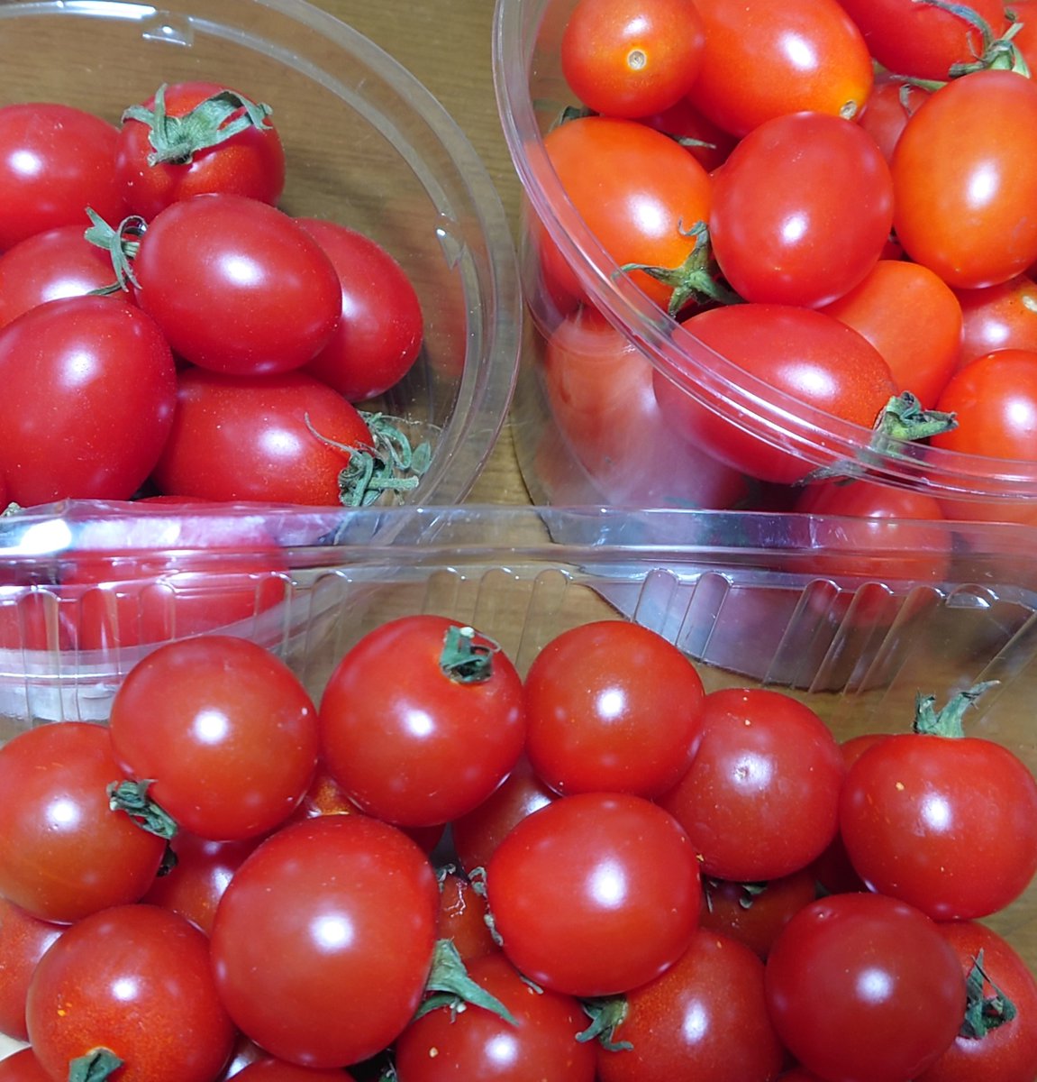 トマトを3種類買ってみました🍅 食べ比べると、味が全然違って全部好き