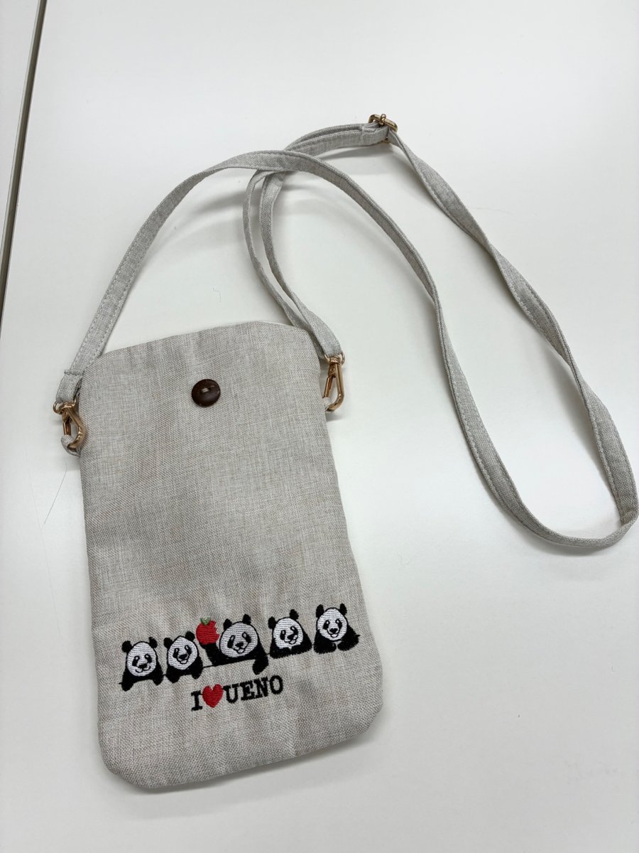 🐼大パンダ展 続報🐼／ #毎週シャンシャン さんの携帯ショルダー刺繍