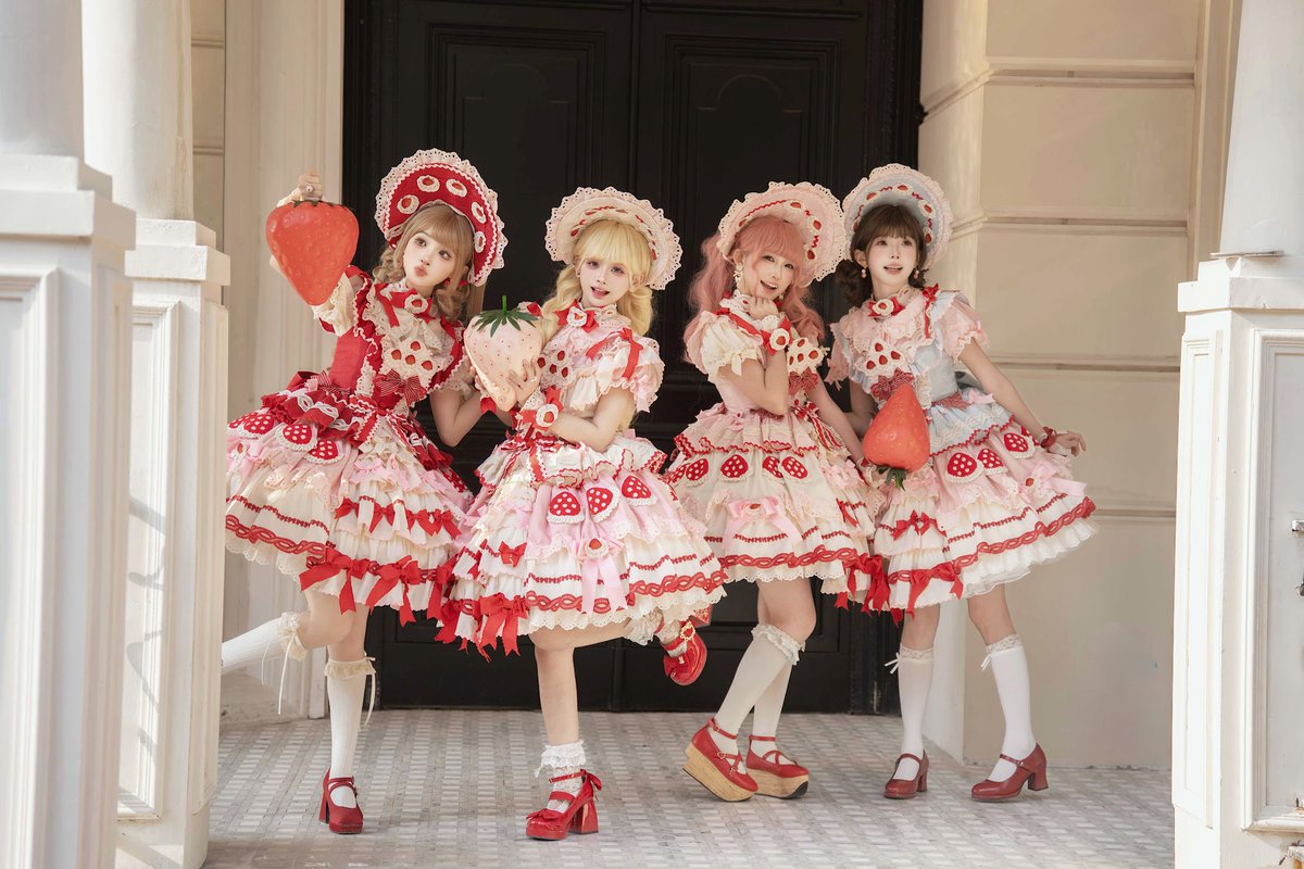 JSK（ジャンパースカート） ブラウスとのコーディネートで表情が変わる