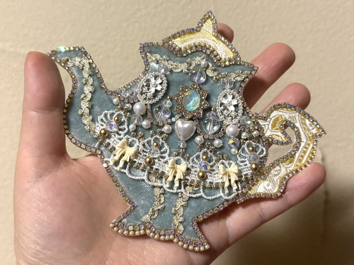 art #zakka Piariさん @piaricapiari を知ったのがポット型のブローチ