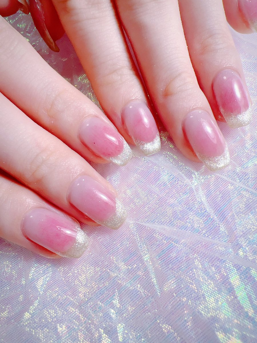 大人かわいいネイル♡ チークとマグネットフレンチネイル♡