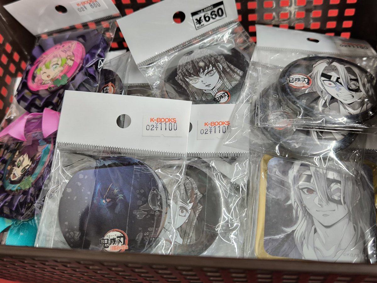 入荷情報】 『鬼滅の刃』より アクリル類や缶バッジなどの 様々な