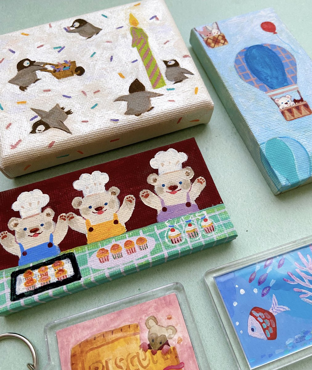 先程仕上がった縦7.5cm横10cmのミニサイズの作品です。キャンバスに