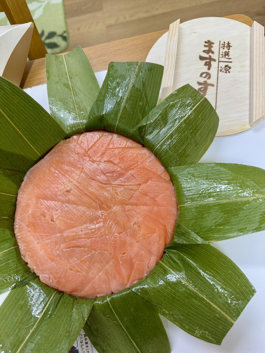 いただきます🙏 #源 #ますのすし😋