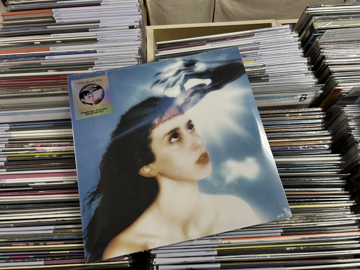 インディ店限定カラー再発盤！ 名門MOM+POPとサインして発表した2nd