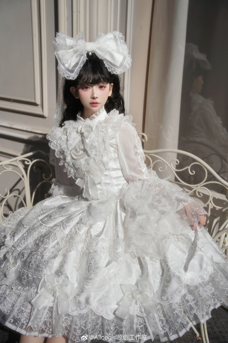 Roses on the Roof～ロリィタ＆クラシック【公式PR】 (@shiny5432