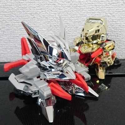 ちゃんといますよフリーザー❄️ ピンズにラメ入ってるのは三鳥と