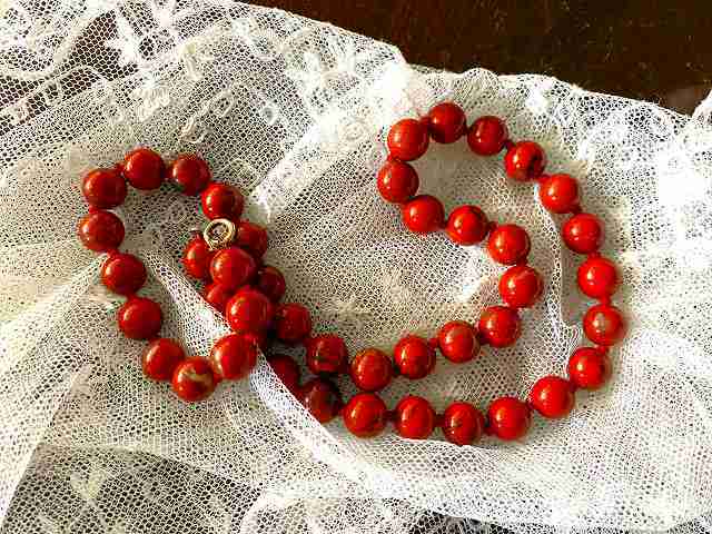 赤い玉のネックレス351 : スペイン・バルセロナ・アンティーク gyu's shop