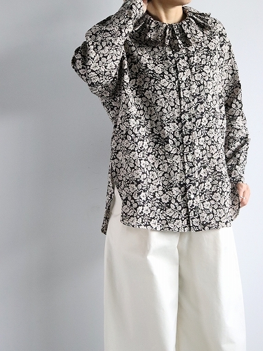 R&D.M.Co- ラッフルドカラーブラウス / ワイルドベリー Flax