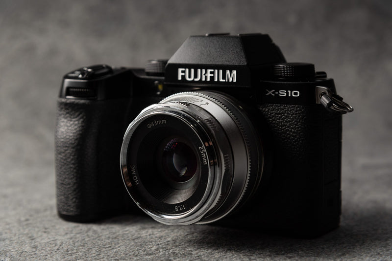 Pergear】25mmの広角単焦点レンズが新品で7,000円台？！【F1.8】--