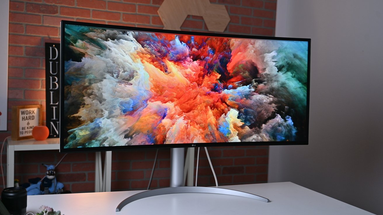 LG UltraWide 40WP95C-W Thunderbolt Display review: A curved