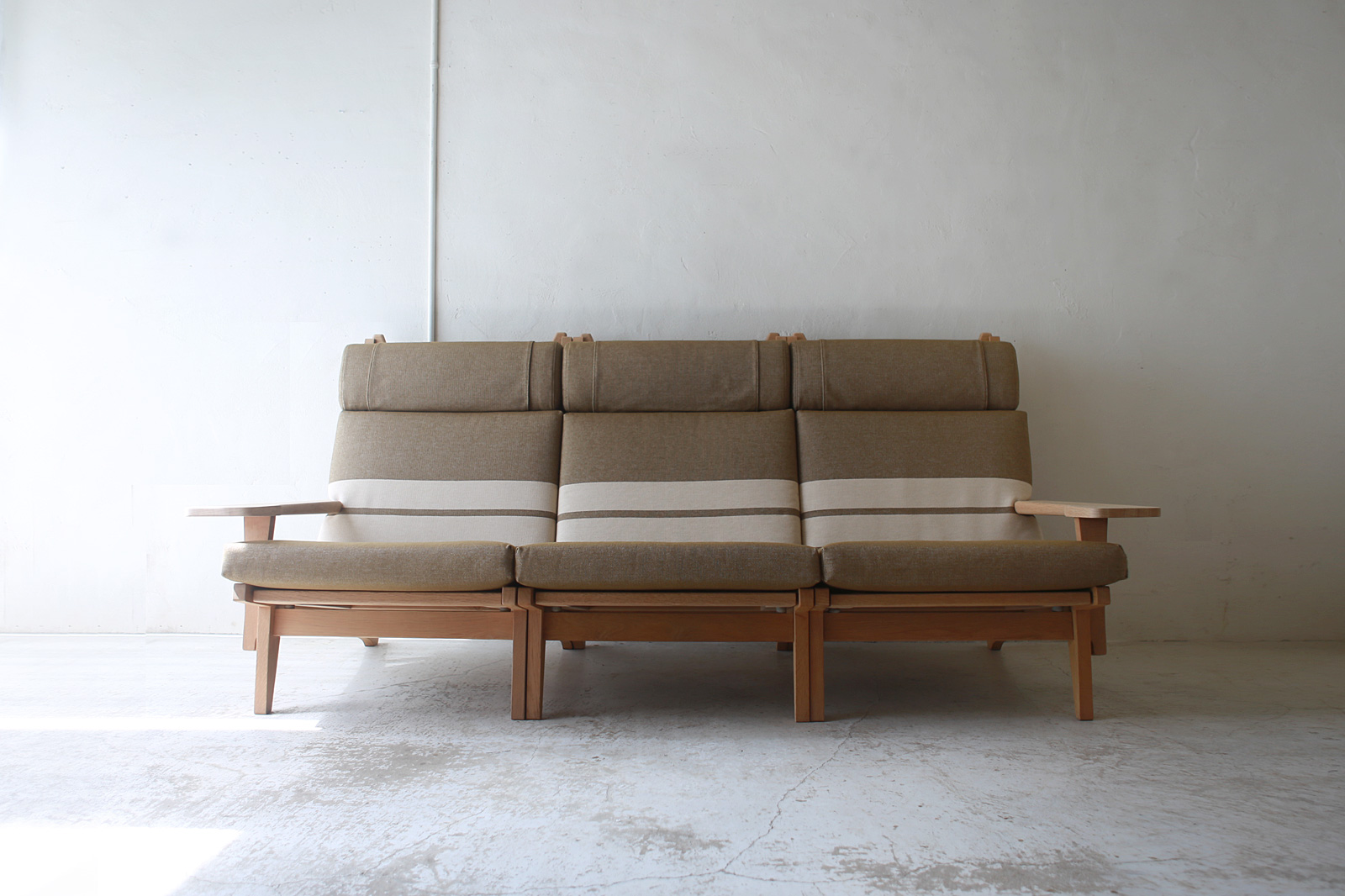 3 Seat Sofa ” GE375 ” by Hans.J.Wegner | phono | 金沢 北欧 中古