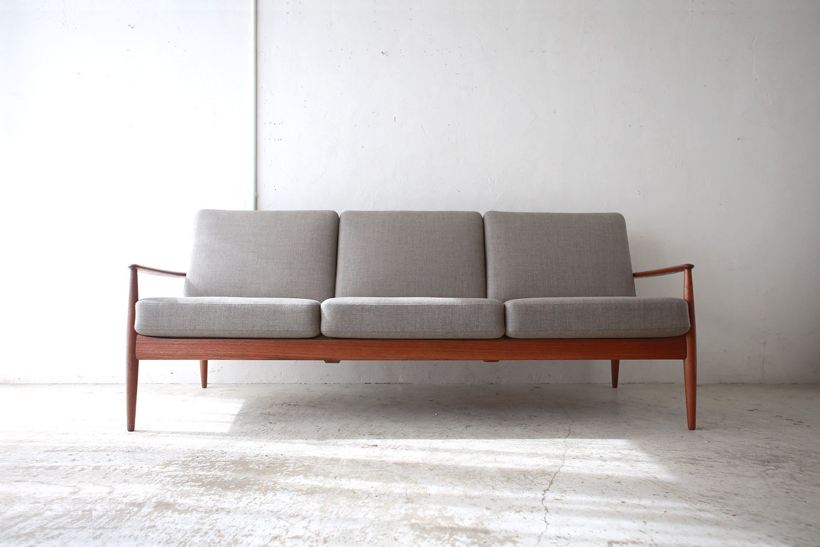 3 Seat Sofa ” Model 118 ” by Grete Jalk | phono | 金沢 北欧 中古