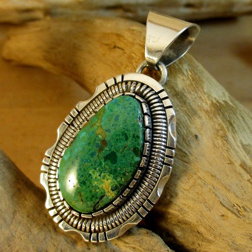 ナバホ族：Walter Vandever ロイストン ターコイズ ペンダント - PINE