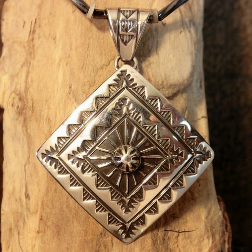 ナバホ族：スタンプワーク ペンダント トップ - PINE☆FIELD（パイン