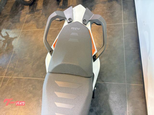 KTM 250アドベンチャー 未使用車 AKRAPOVICマフラー