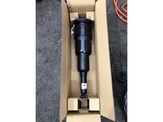 レクサスLS460 純正エアサス異音修理 エアサス交換 USF40 吉川市｜グー