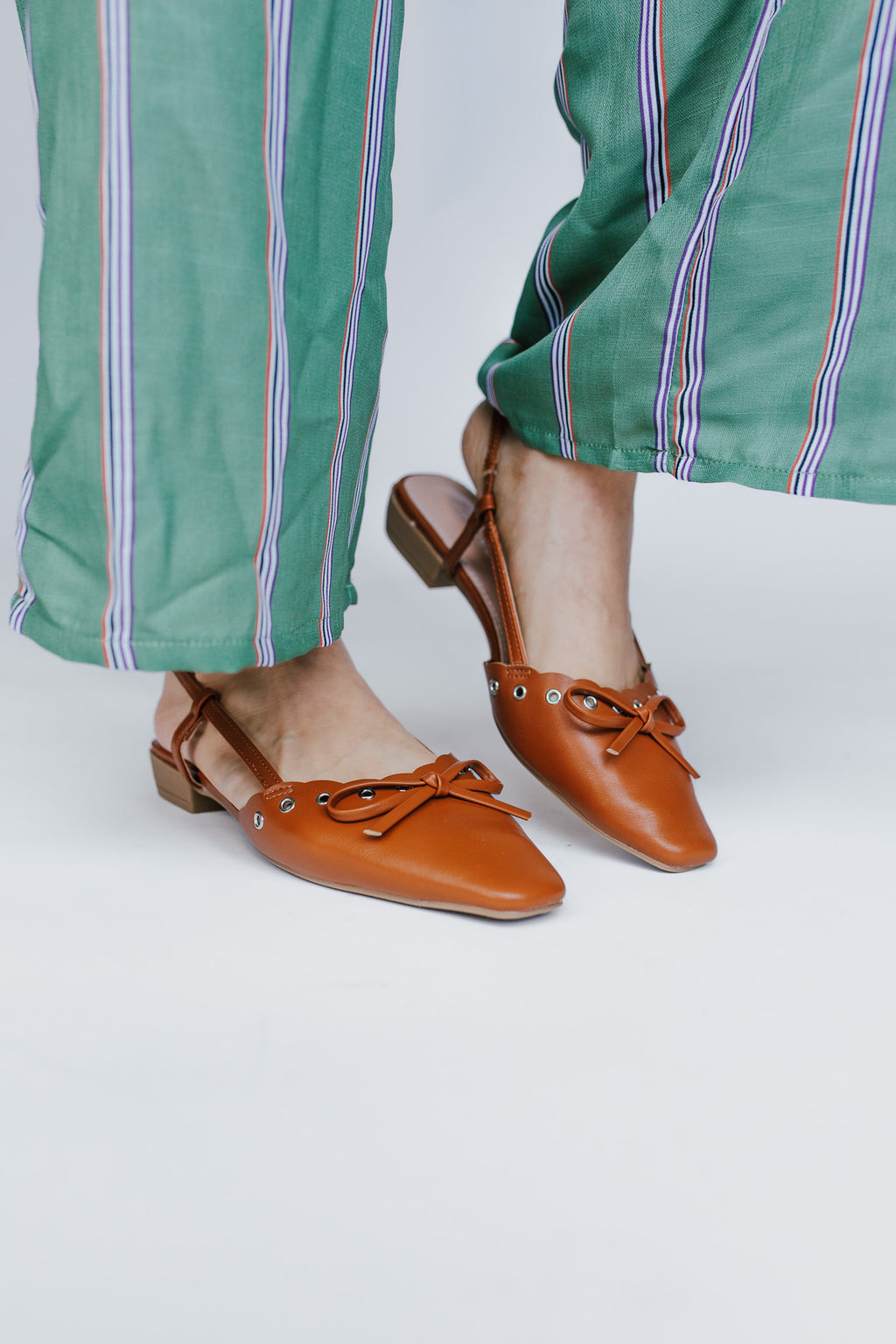 The Nadya Slingback Bow Flat in Camel – Piper & Scoot