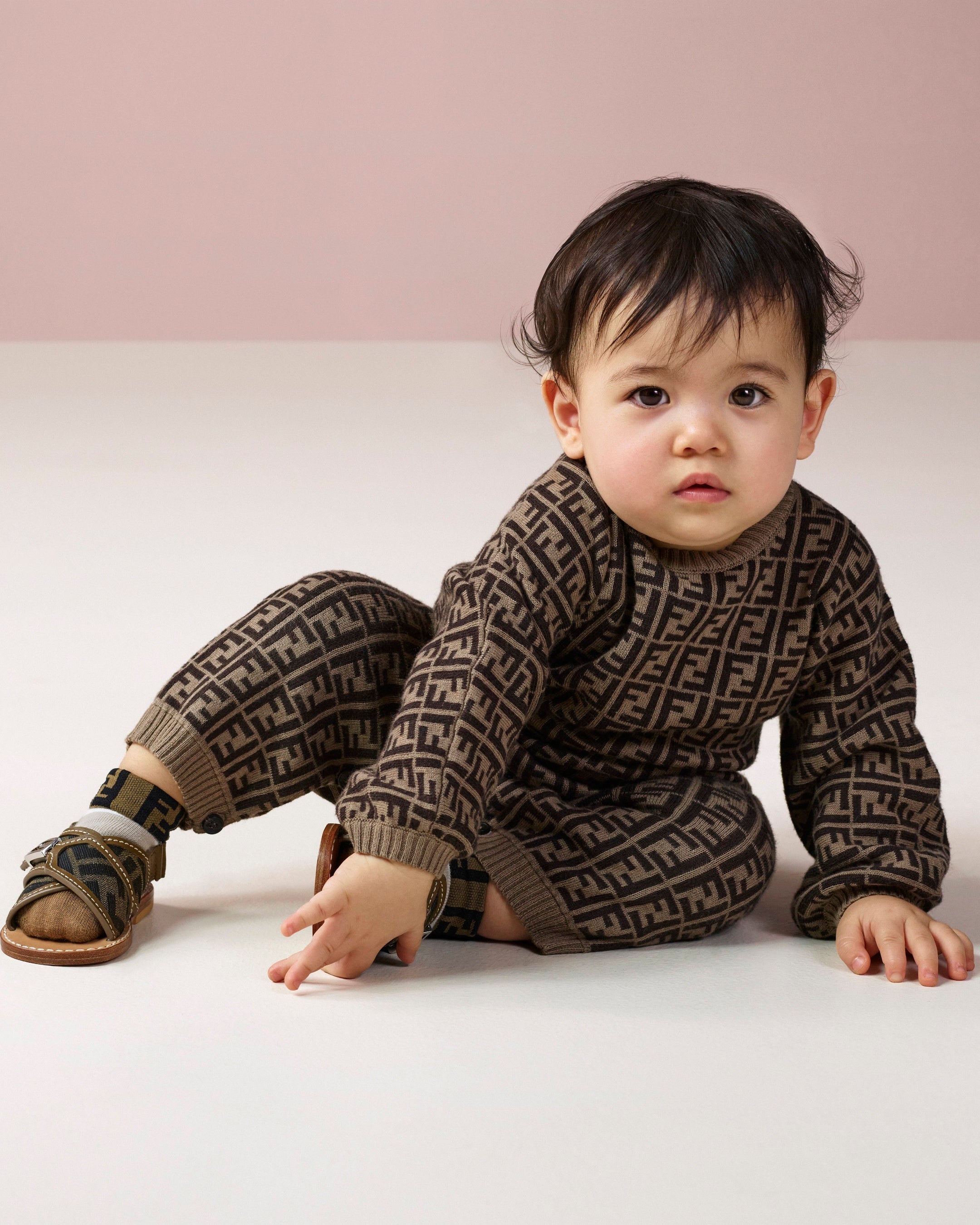 フェンディ、「パラッツォ フェンディ 表参道」でキッズコレクションを