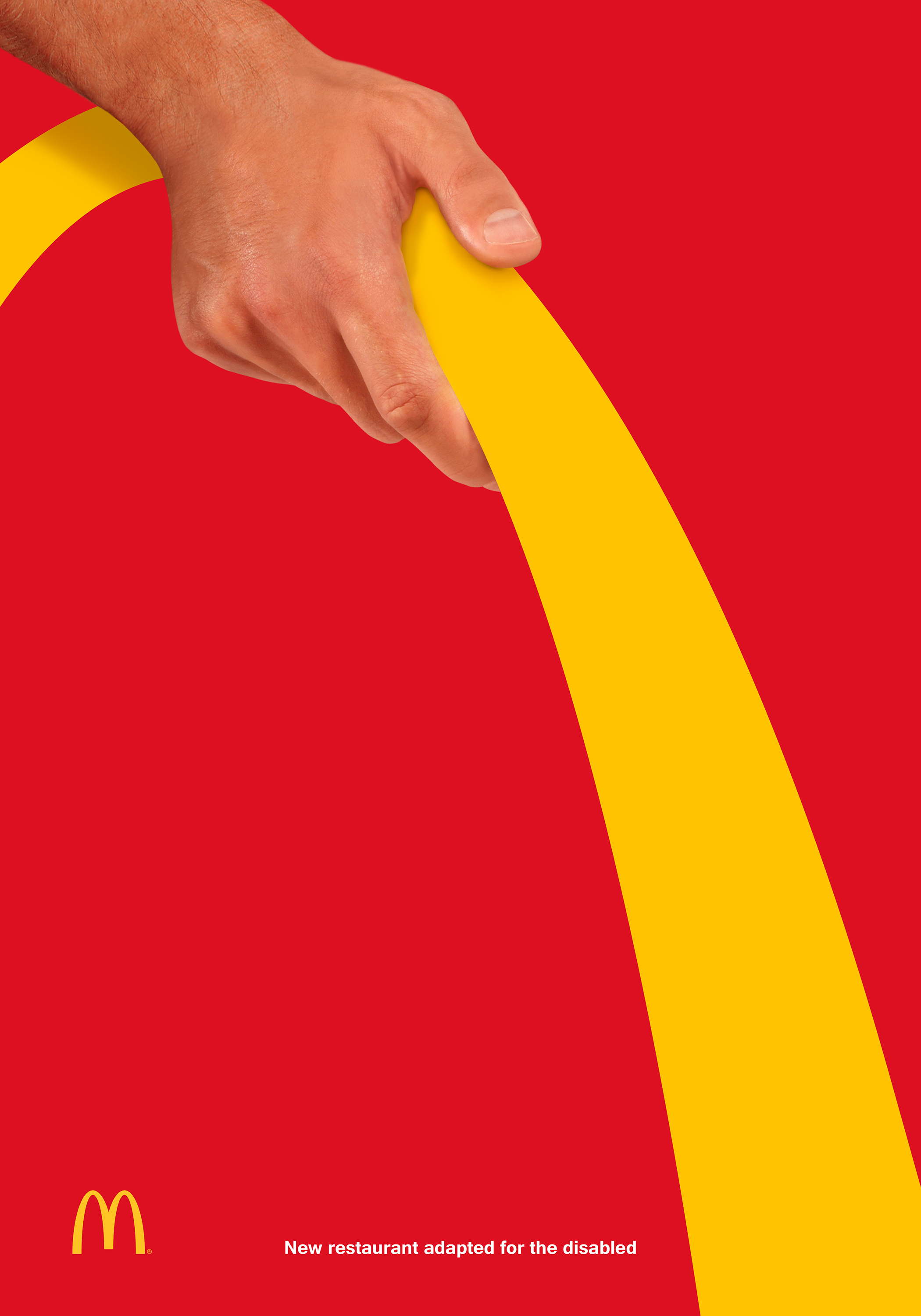 ゴールデンアーチがあれに！ 東欧マクドナルドの“バリアフリー店舗