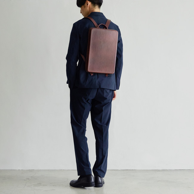 マザーハウス】厚さわずか5cm。究極のミニマルバックパック誕生