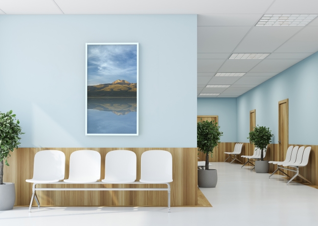 デジタル窓のアトモフから、待望の大型55インチの「Atmoph Window Up