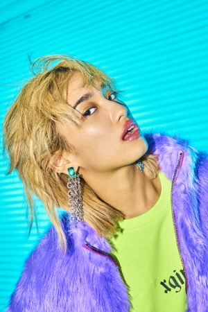 X-girlとE-girls ユリノのコラボレーションが11/30(金)発売 | 株式会社