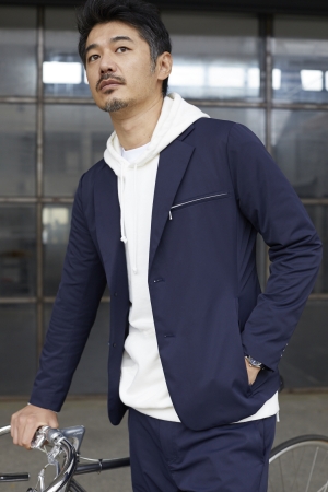 今話題の「スーツに見える作業着」に新感覚ビジネススーツ登場！ ヒゲ