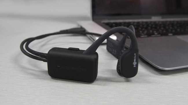 スイミングをしながら音楽が楽しめるオーディオプレーヤー機能内蔵の骨