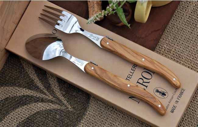 フランス製のライヨールを日本向けに特別にセットしました。高級