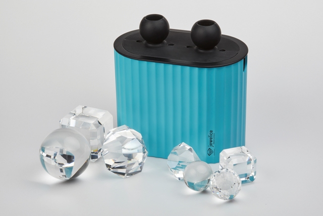 透明で固く溶けにくい！本来の“うまみ”を味わえる魅せる氷ジュエル