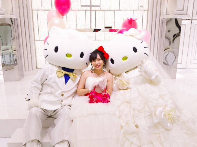 ウェディングドレスを着たハローキティ ウェディングドレスを着た