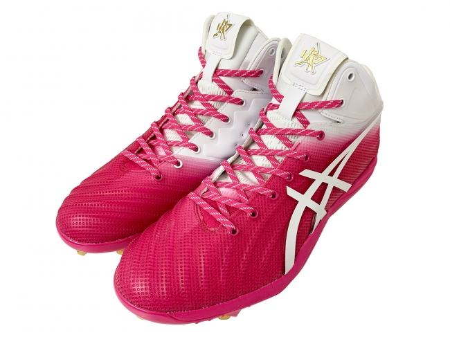 大谷翔平選手モデルのスパイクシューズとバットを限定発売