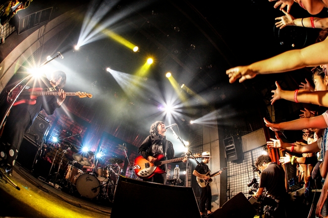 クリープハイプが、京都で完全招待制ライブを実施! 200名のプレミア