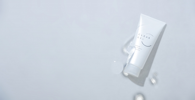 あらゆる肌質の方に向けたやさしい使い心地。「アジュバン クリア