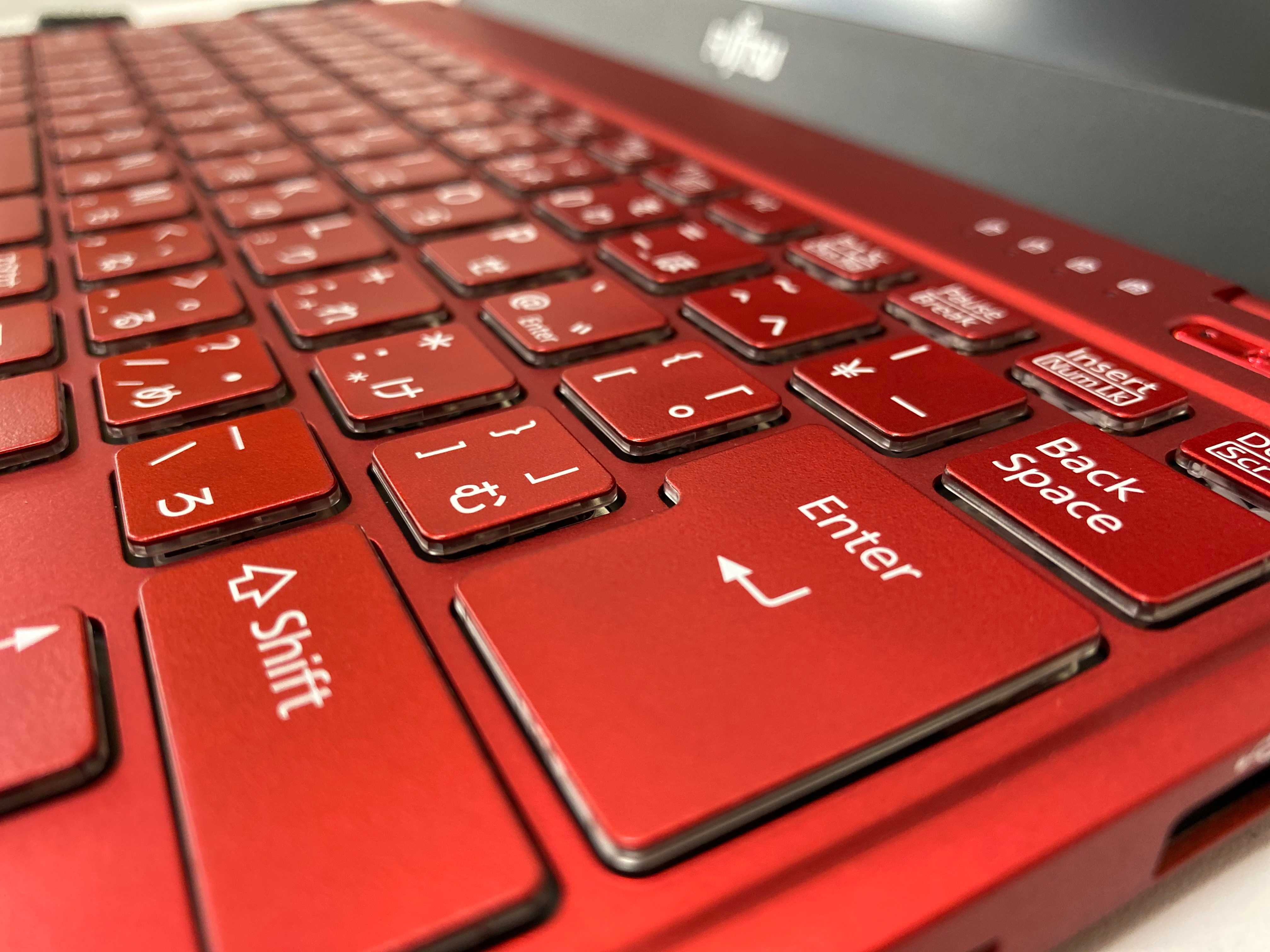 ゆくPCくるPC 黒と銀のWindows7ノート → ガーネットレッドのWindows10