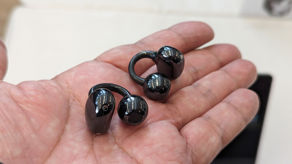 耳をふさがないイヤーカフ型完全ワイヤレスイヤホン 「HUAWEI FreeClip