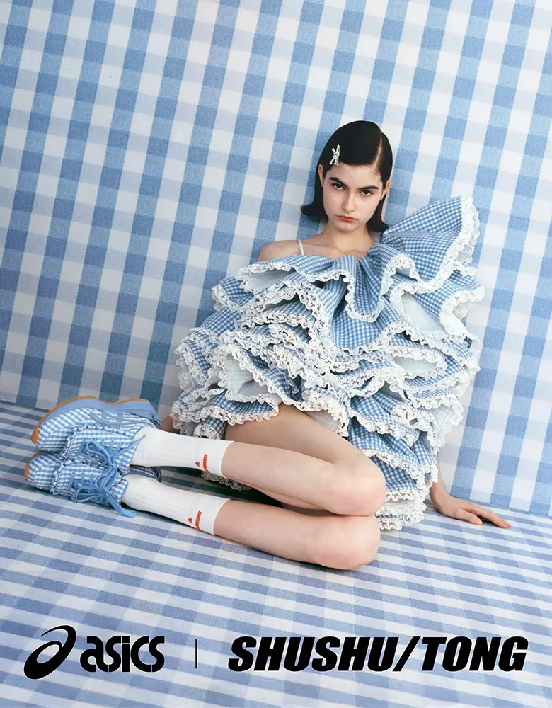 SHUSHU/TONGがASICSとのコラボスニーカーで描く新たな少女像 │ QUI