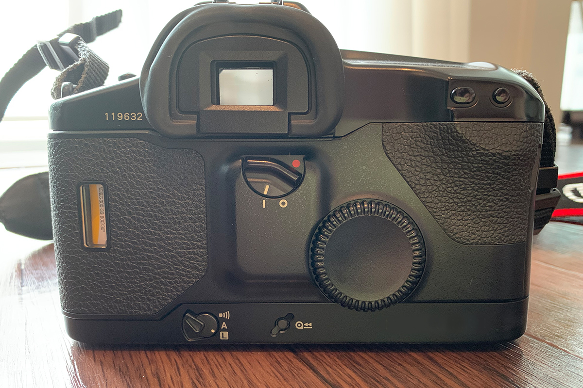 フィルムカメラに興味のない私がCANON EOS-1を手に入れた話。 | 株式