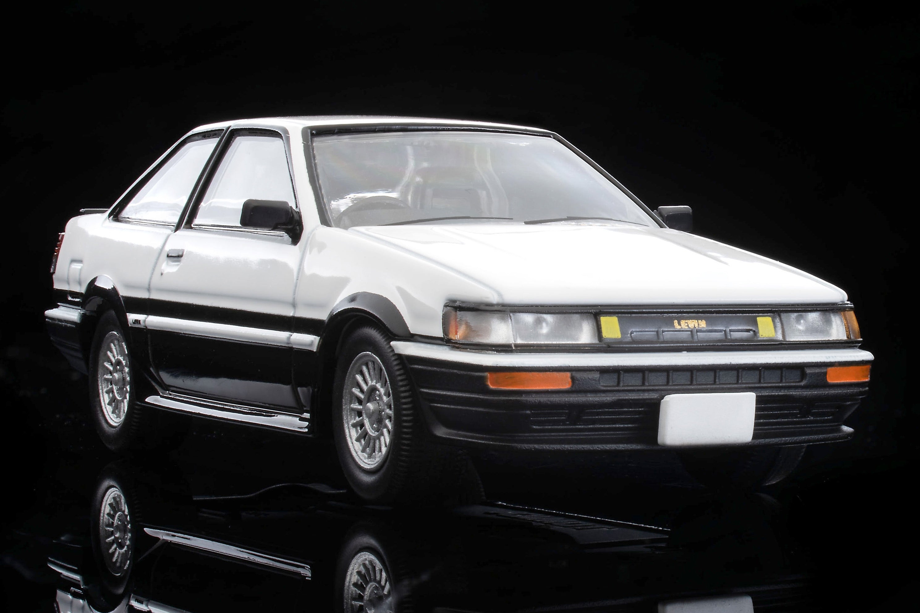 TLV 1/64 LV-N284c トヨタ カローラレビン 2ドア GT-APEX (銀/黒) 84年