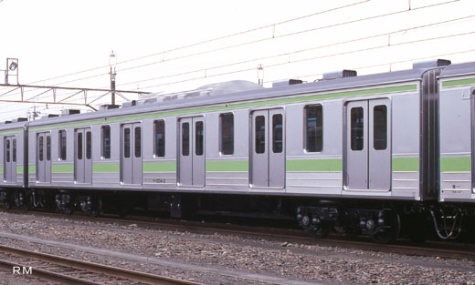 あれから3年。混雑緩和の切り札だったはずの6ドア車、なぜ消えた