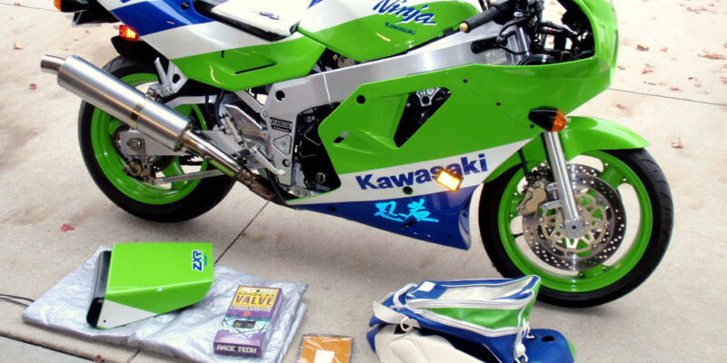 1989 Kawasaki ZX-7 Hold the 