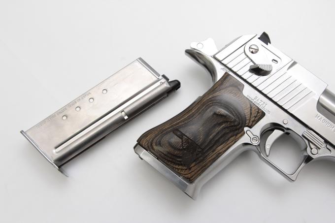 デザートイーグル .50AE クロームステンレス ガスブローバック 木製