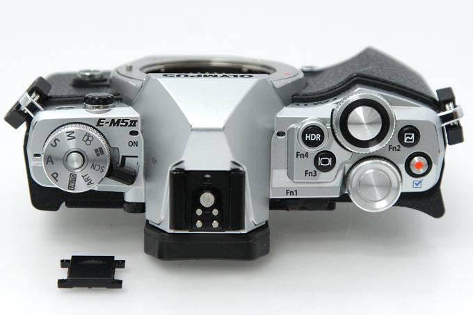 OM-D E-M5 Mark II ボディ シルバー シャッター回数約15400回以下