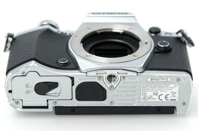 OM-D E-M5 Mark II ボディ シルバー シャッター回数約15400回以下