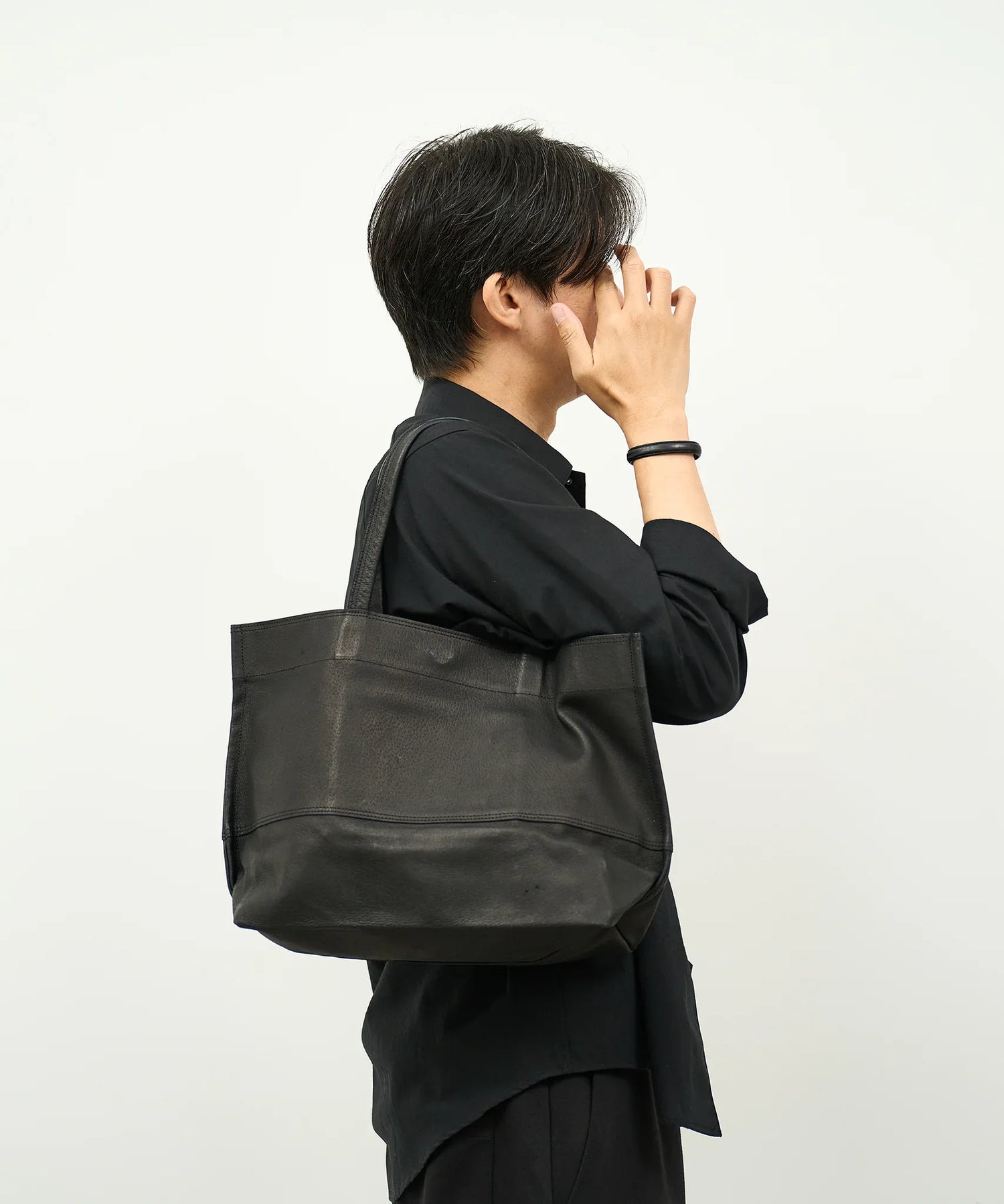 REN】《レザートートバッグ》お仕事バッグにも。シンプルで軽いレザー