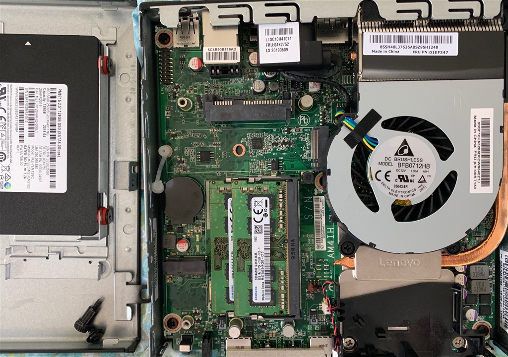 価格.com - 『内部スロットやポートの配置マウンター確認用』Lenovo